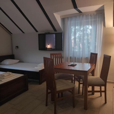 Apartments & Accommodation Stojic Нови-Сад Экстерьер фото
